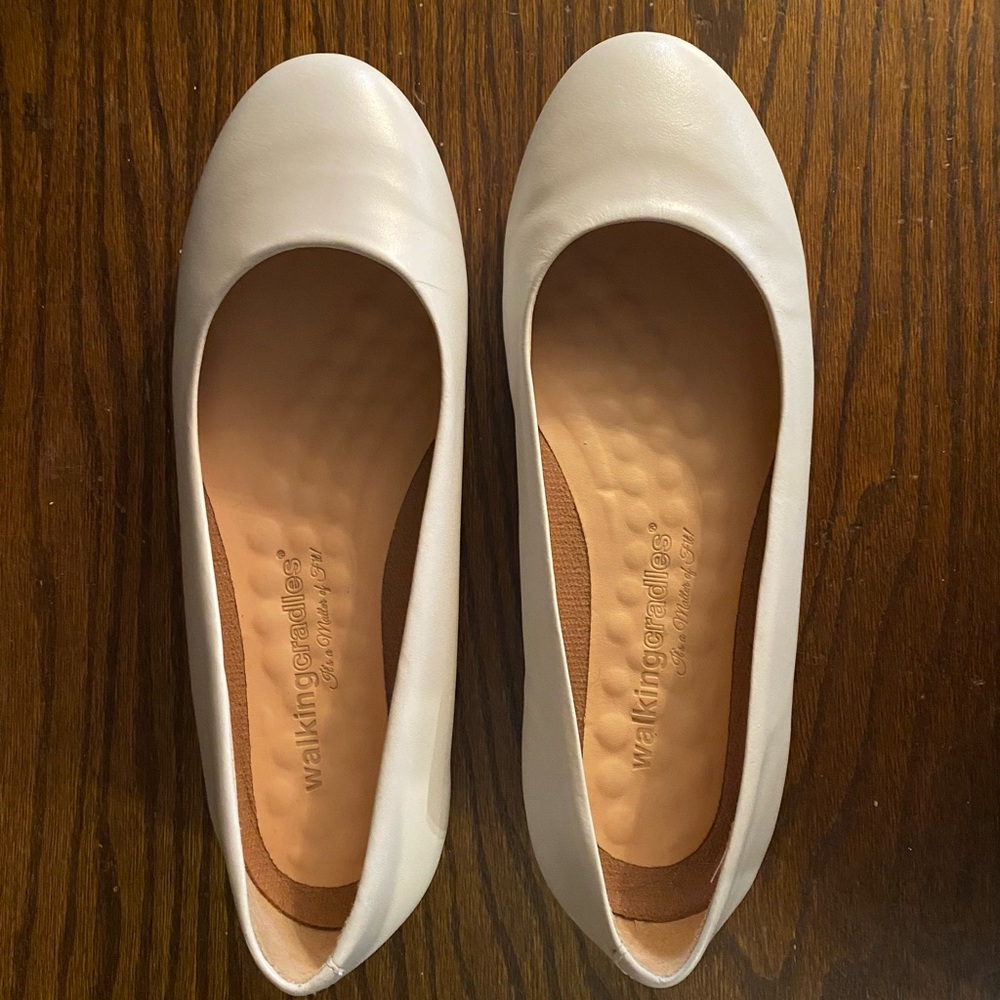 Walking Cradles Cream Flats and Loafers with Classic Design
